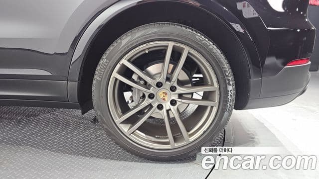 Porsche Cayenne 2019 — Photo 28/35