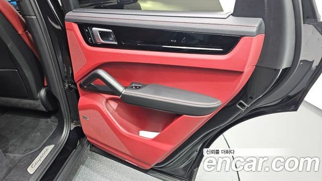 Porsche Cayenne 2019 — Photo 27/35