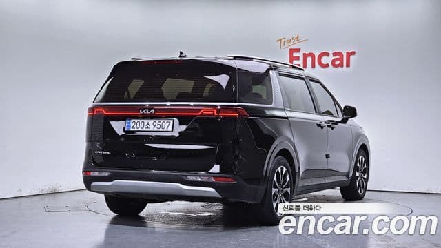 Kia Carnival 2022 — ფოტო 2/20