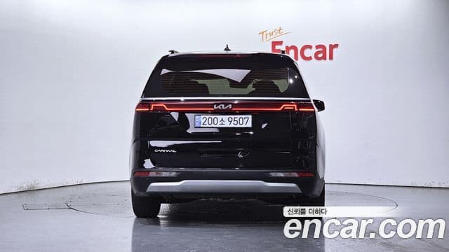 Kia Carnival 2022 — ფოტო 4/20