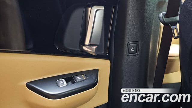 Kia Carnival 2022 — ფოტო 19/20