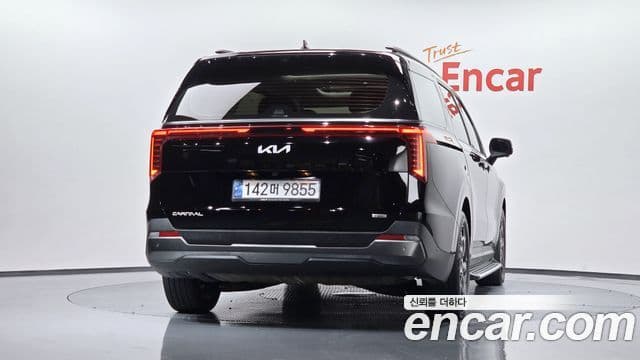 Kia Carnival 2024 — ფოტო 23/39