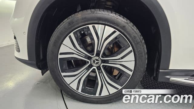 Mercedes-Benz EQE SUV 2023 — ფოტო 8/20