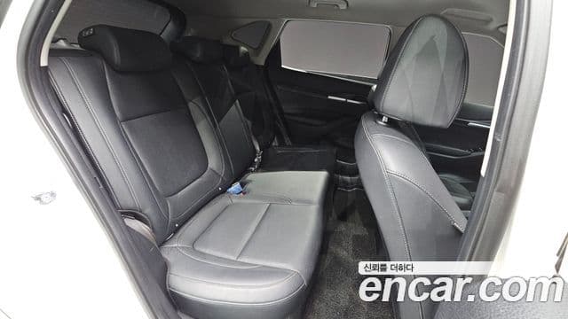 Kia Seltos 2023 — Şəkil 19/20