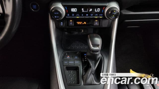 Toyota RAV4 2019 — Şəkil 7/20