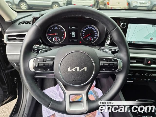 Kia K5 2022 — ფოტო 10/18