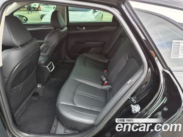 Kia K5 2022 — ფოტო 8/18