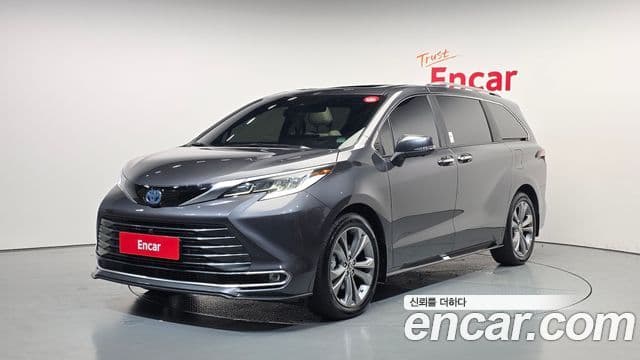 Toyota Sienna 2025 — ფოტო 1/20