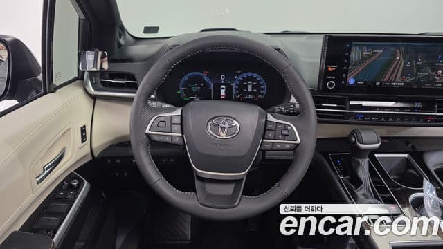 Toyota Sienna 2025 — ფოტო 13/20