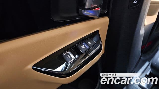 Kia Carnival 2022 — Фото 19/20
