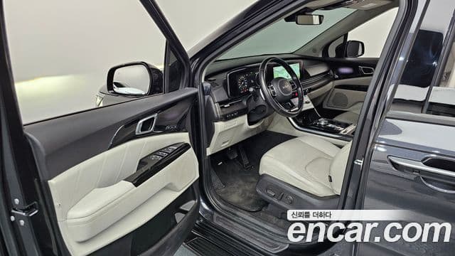 Kia Carnival 2021 — фото 10 из 20