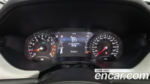 Jeep Compass 2022 — ფოტო 8/20