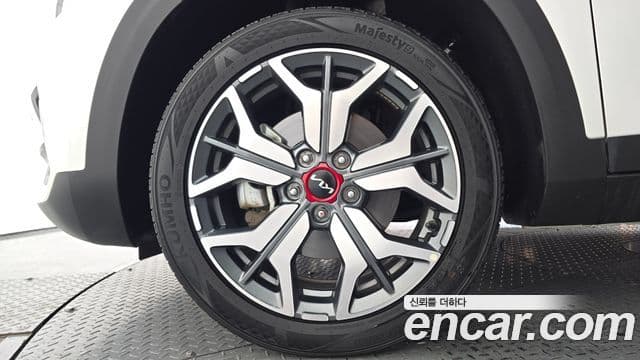 Kia Seltos 2022 — ფოტო 4/20