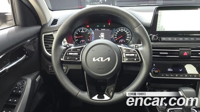 Kia Seltos 2022 — ფოტო 13/20