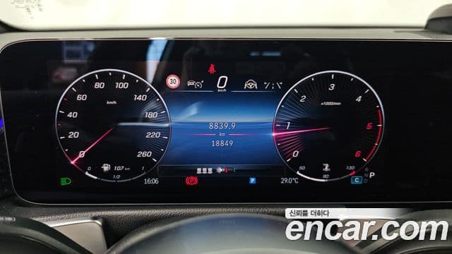 Mercedes-Benz GLB-Class 2024 — фото 8 из 20