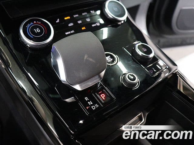 Land Rover Range Rover Sport 2023 — Photo 2/20