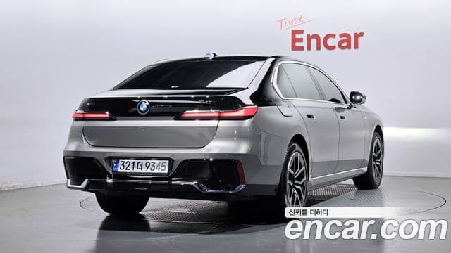 BMW 7 Series 2024 — Photo 19/31
