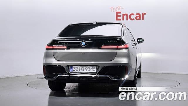 BMW 7 Series 2024 — Photo 14/31