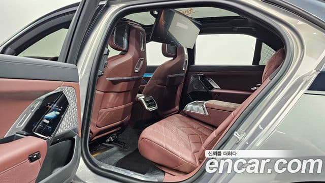 BMW 7 Series 2024 — Photo 13/31