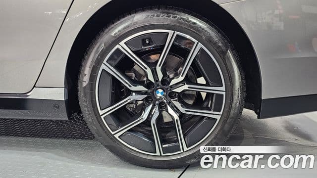 BMW 7 Series 2024 — Photo 28/31