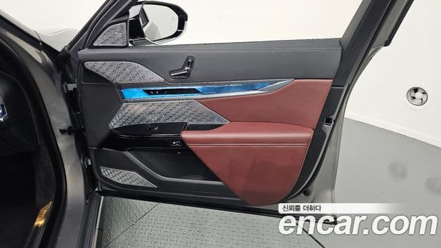 BMW 7 Series 2024 — Photo 15/31