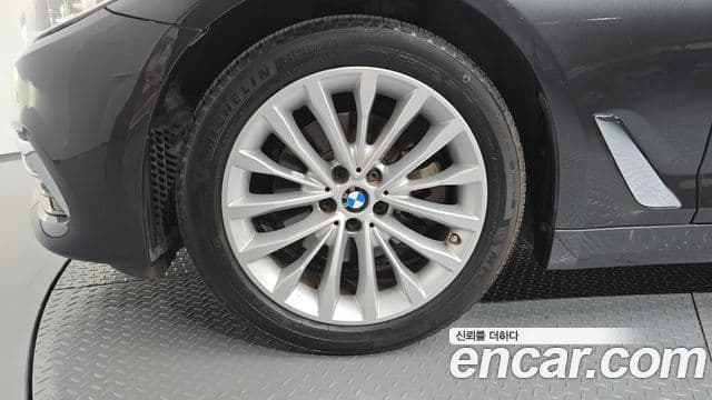 BMW 5 Series 2019 — фото 5 из 20