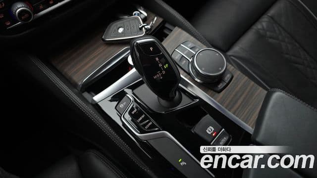 BMW 5 Series 2019 — Şəkil 9/20