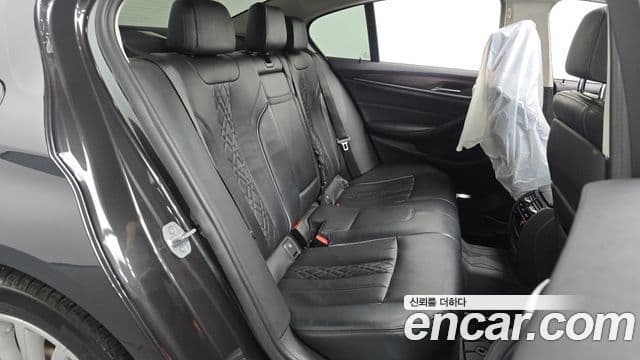 BMW 5 Series 2019 — Şəkil 11/20