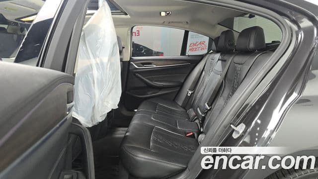 BMW 5 Series 2019 — Şəkil 12/20