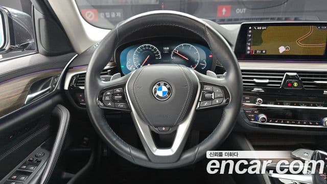 BMW 5 Series 2019 — Şəkil 13/20