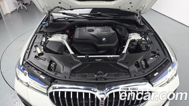 BMW 5 Series 2023 — ფოტო 6/20