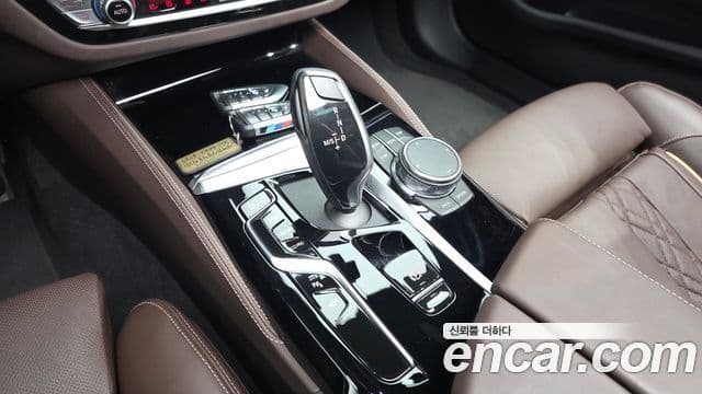 BMW 5 Series 2023 — ფოტო 9/20