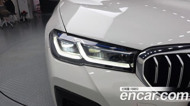 BMW 5 Series 2023 — ფოტო 16/32