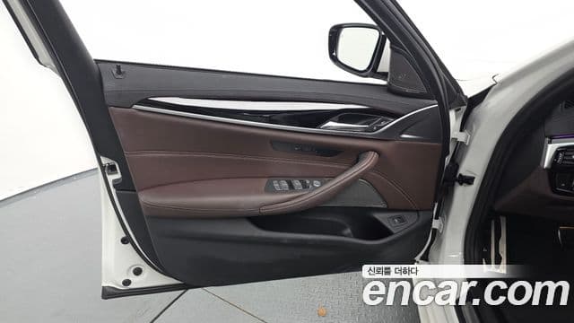 BMW 5 Series 2023 — ფოტო 12/32