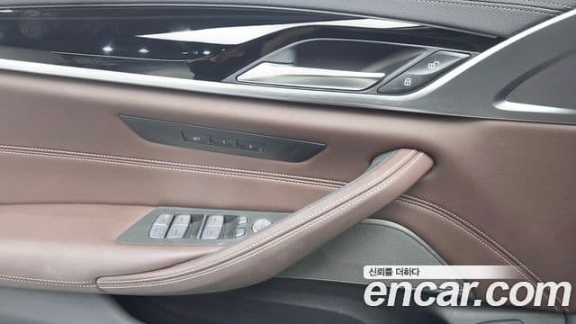 BMW 5 Series 2023 — ფოტო 31/32