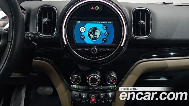 Mini Cooper D Countryman 2020 — ფოტო 14/20