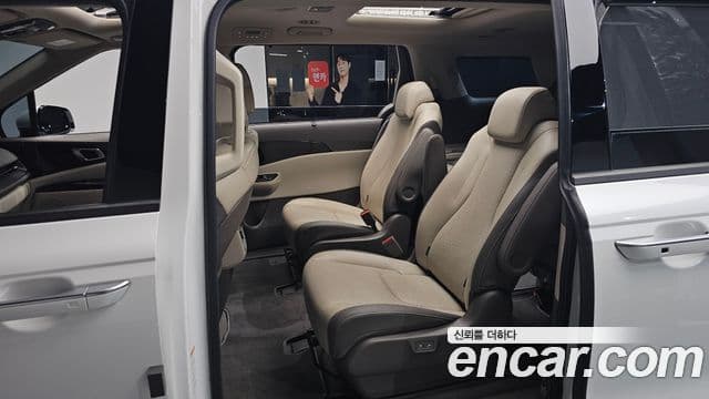 Kia Carnival 2021 — Фото 12/20