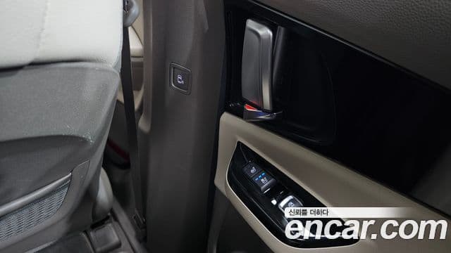 Kia Carnival 2021 — Фото 19/20