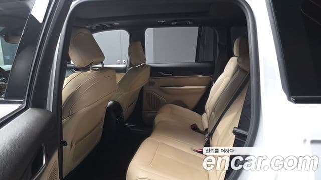 Jeep Grand Cherokee 2023 — Фото 11/20