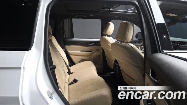 Jeep Grand Cherokee 2023 — Фото 12/20