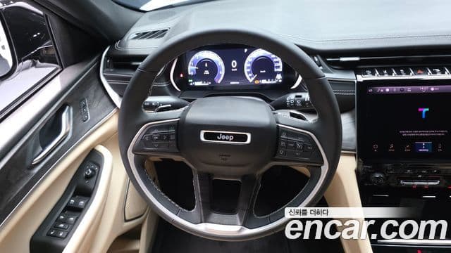 Jeep Grand Cherokee 2023 — Фото 13/20