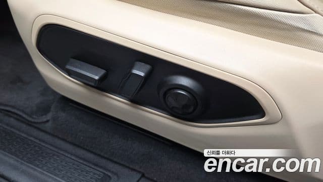 Jeep Grand Cherokee 2023 — Photo 8/34