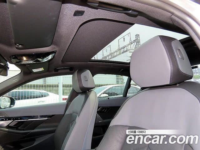 BMW 5 Series 2025 — ფოტო 17/20