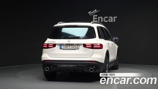 Mercedes-Benz GLB-Class 2024 — ფოტო 4/20
