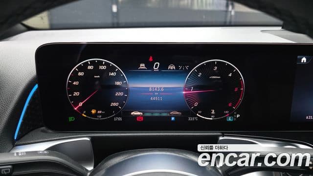 Mercedes-Benz GLB-Class 2024 — ფოტო 8/20