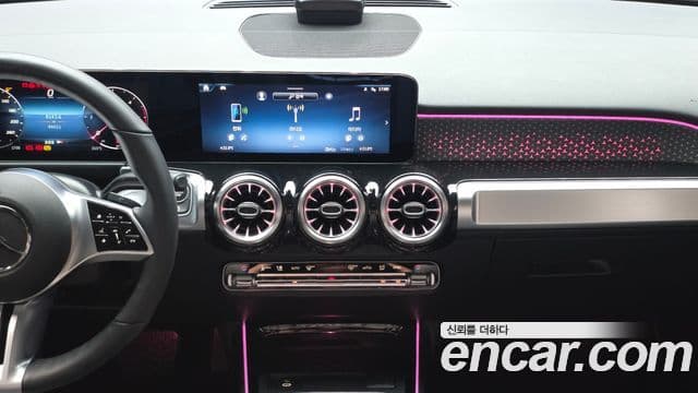 Mercedes-Benz GLB-Class 2024 — ფოტო 14/20