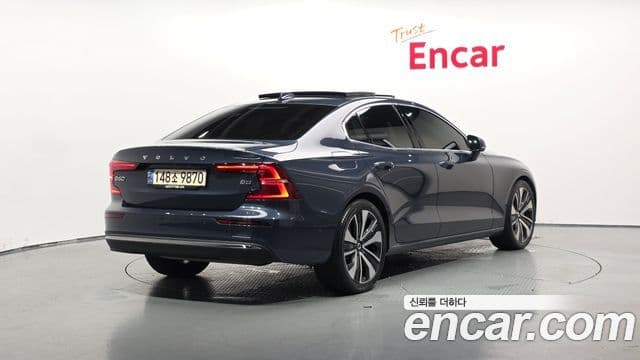 Volvo S60 2023 — Фото 2/20