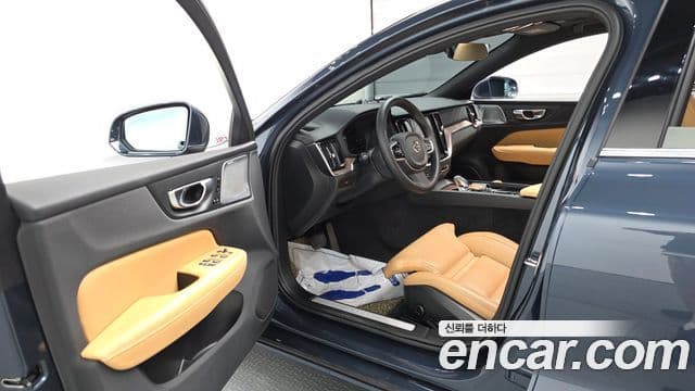 Volvo S60 2023 — Фото 10/20