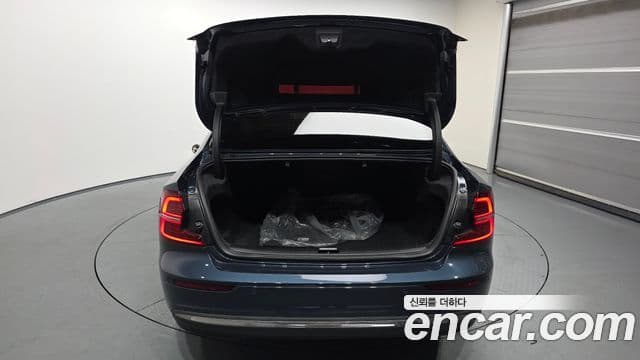 Volvo S60 2023 — ფოტო 32/37