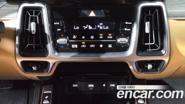 Kia Sorento 2023 — ფოტო 18/20